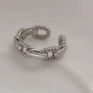 The Braided Link Ring in 925 silver